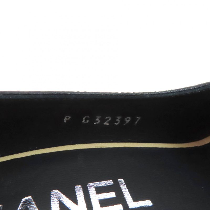 CHANEL 17P G32397 Ribbon Design With Coco Mark Hardware Bicolor Leather Pumps