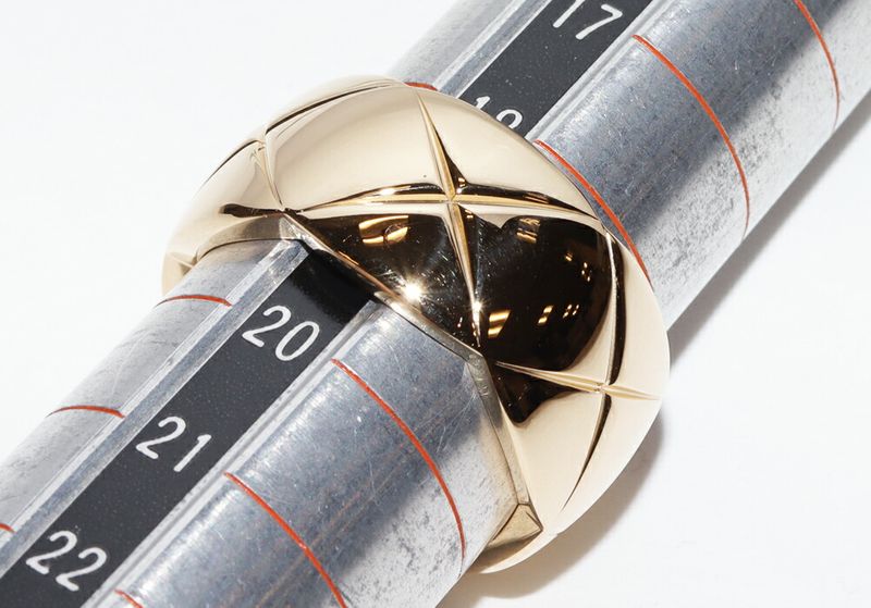 Chanel Ring 18K Yellow Gold Coco Crush Ring Large J10574