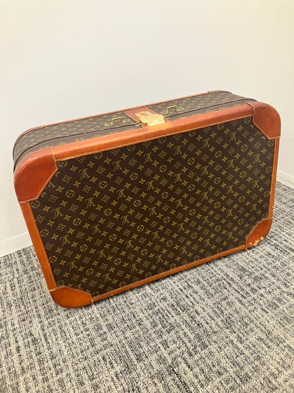 Louis Vuitton Stratos Monogram Vintage Trunk : Y0944