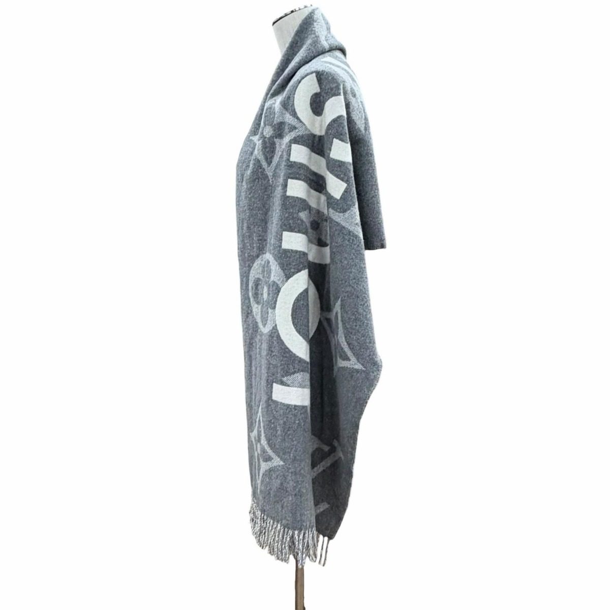 Louis Vuitton Echarpe Monogram Capital Cashmere Wool Scarf with Fringe Gray Off — view 4