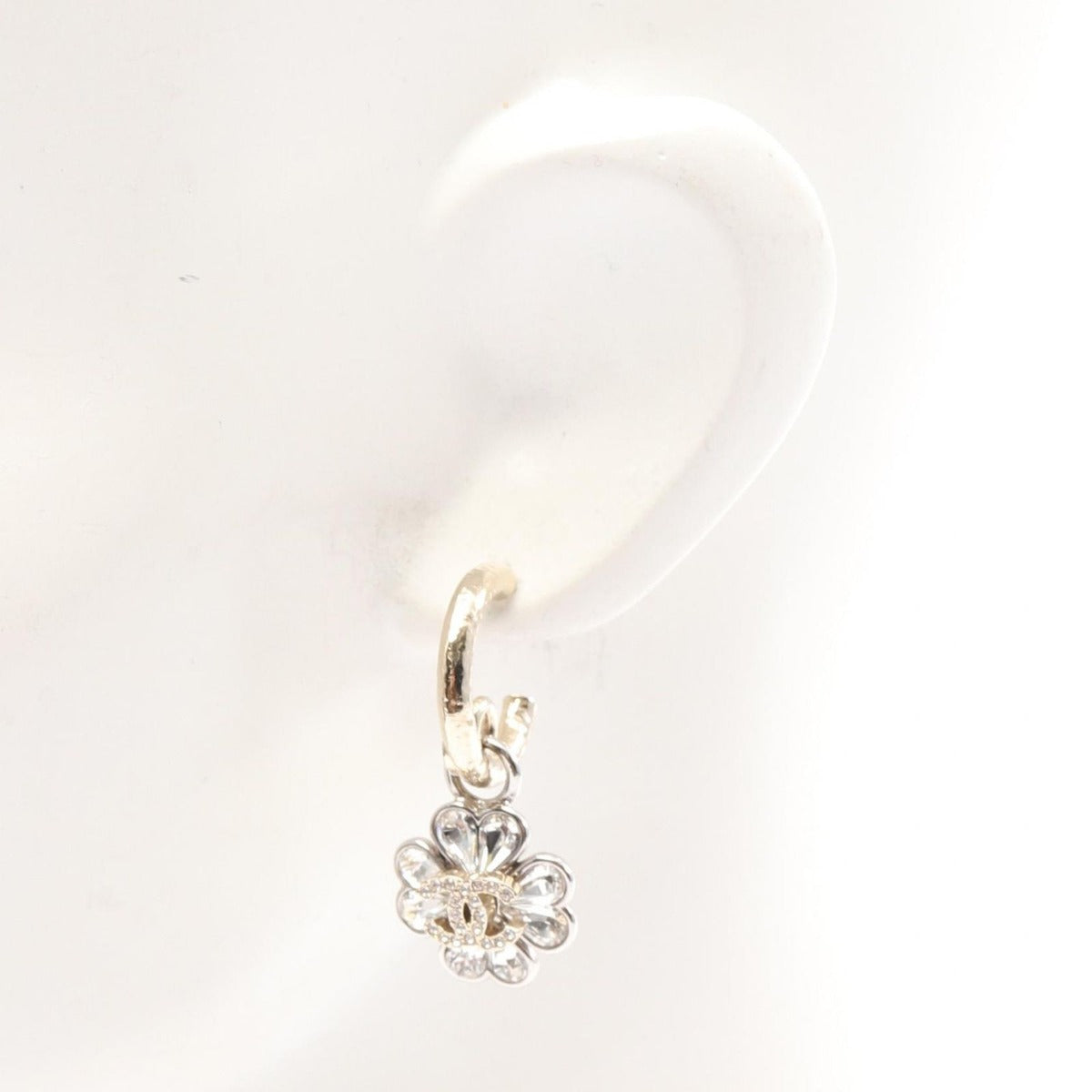 Chanel Earrings CC Logo Nineb Star Vinegartehmm Revinegarv — view 4