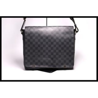 Louis Vuitton District MM NM Shoulder Bag