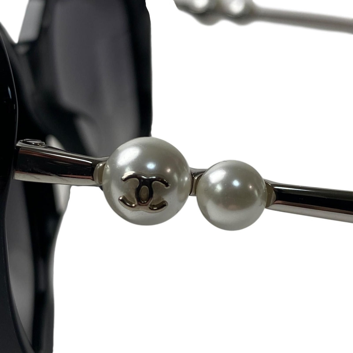 Chanel CC Logo Sunglasses Faux Pearl — view 6