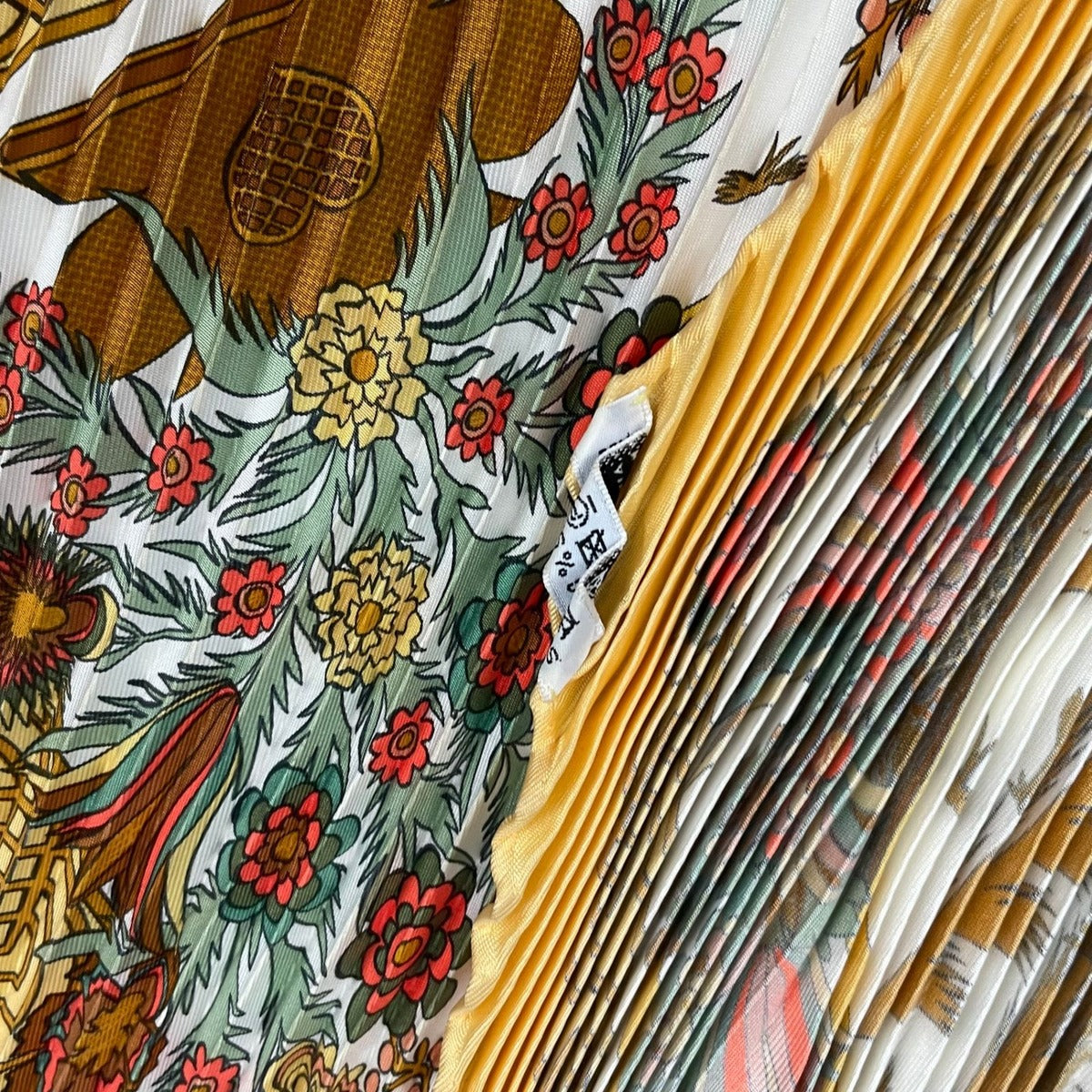 Hermes Scarf Pleated Silk Decoupages Paper Cutting Yellow — view 7