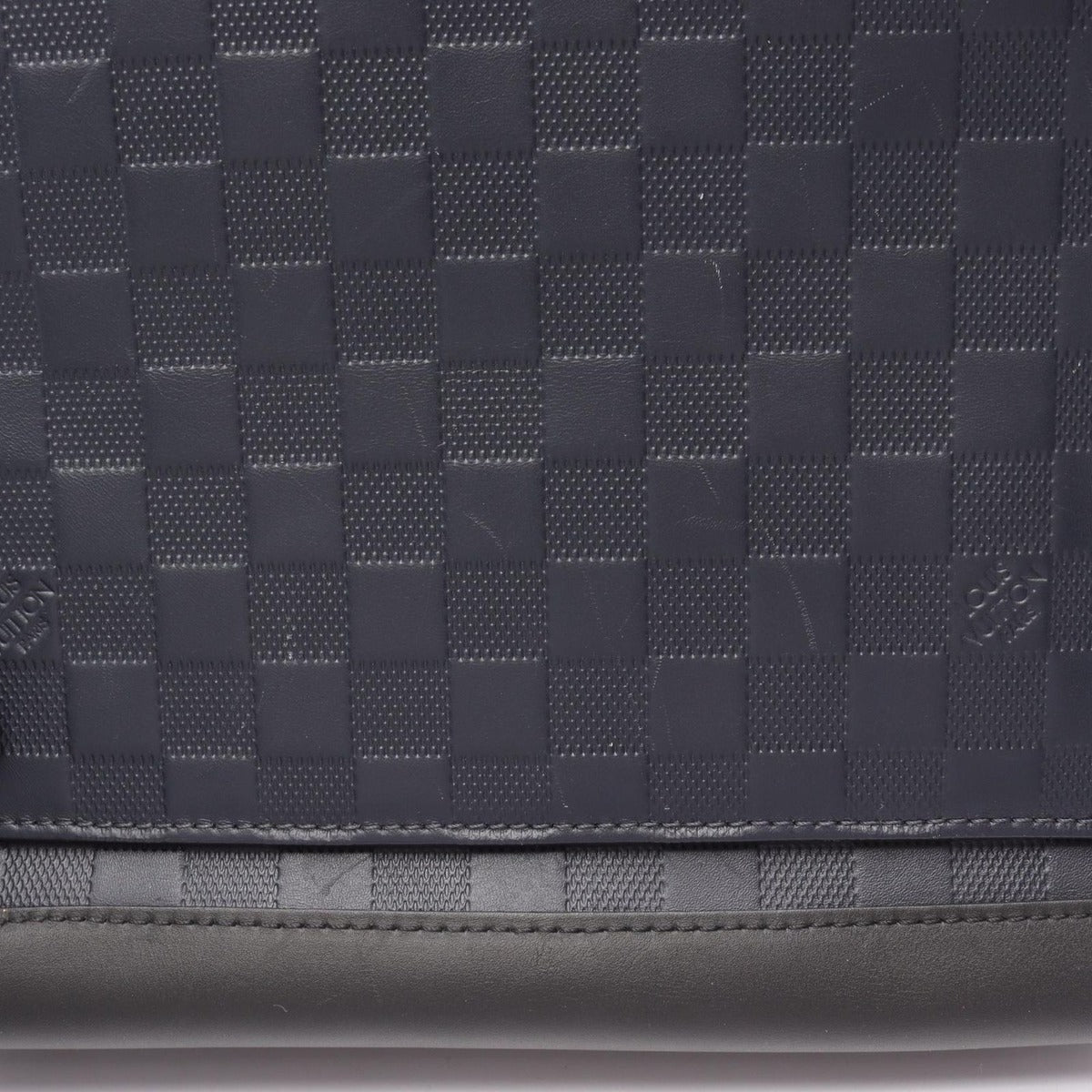 Louis Vuitton Shoulder Bag District PM Cosmos Leather Navy — view 14
