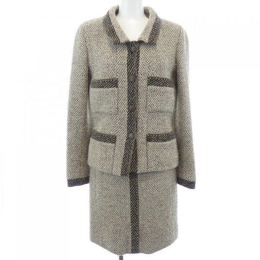 Chanel 98 a Suit