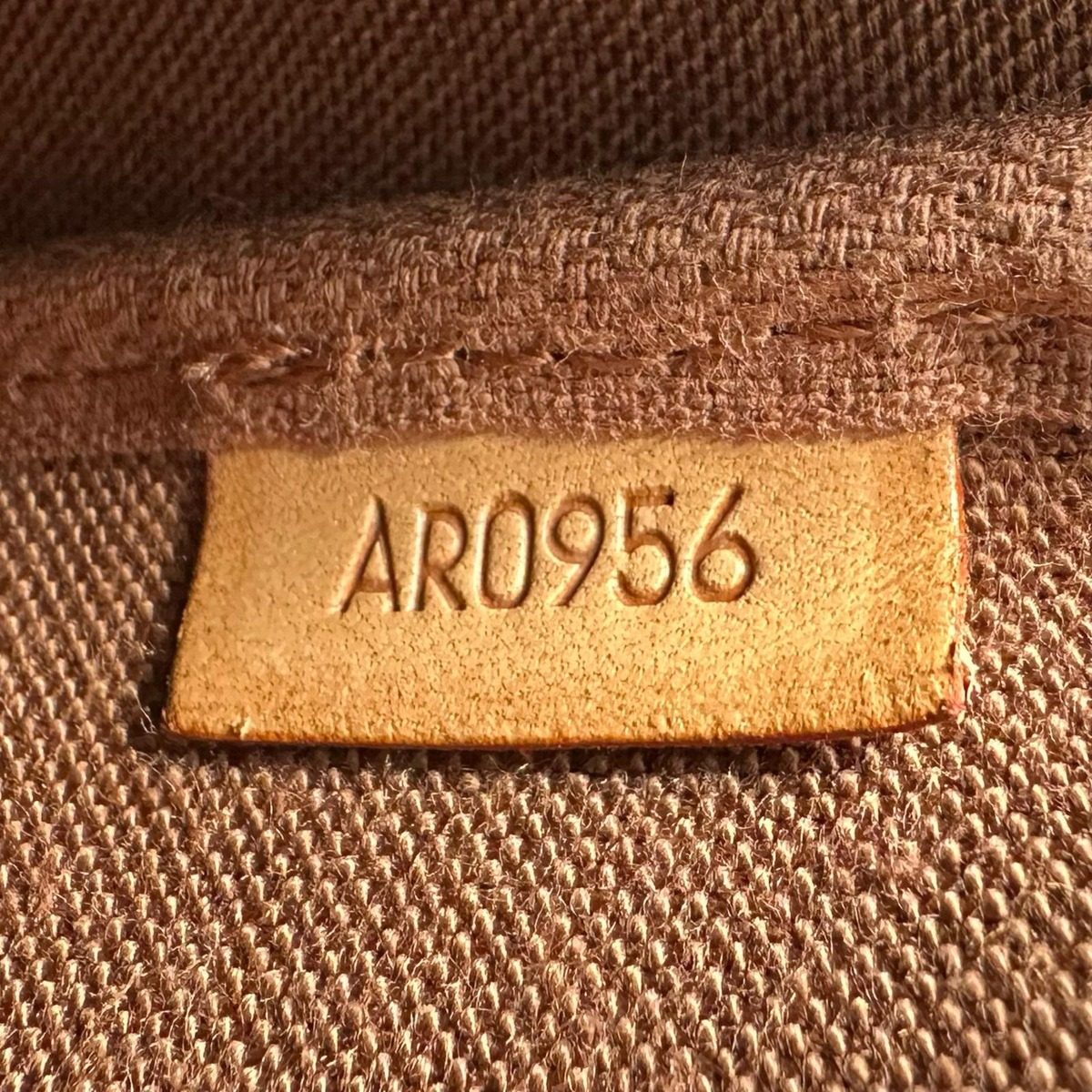 Louis Vuitton Pochette Handbag Brown Pouch — view 12
