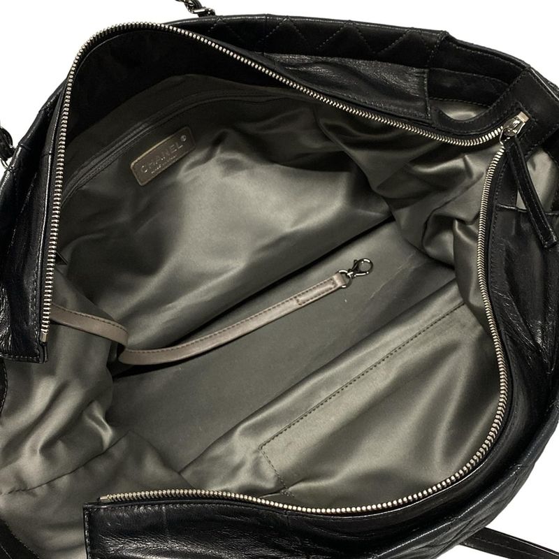 Chanel Shoulder Bag Matelasse Black Silver Hardware / Chain Shoulder / Gathered