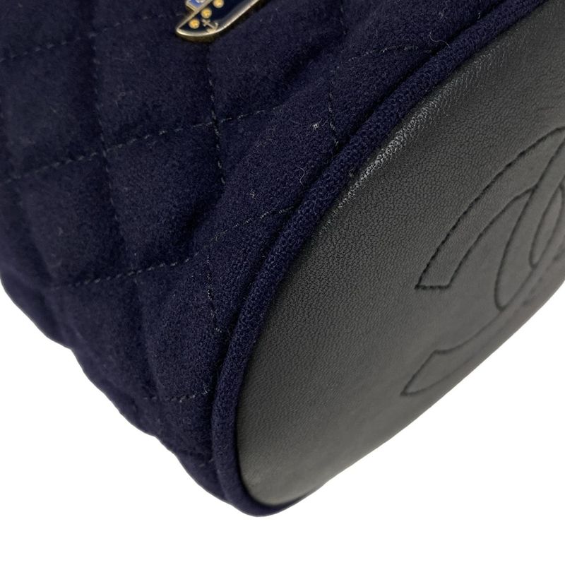 Chanel Shoulder Bag Matelasse Navy Marine Charm / Vintage Gold Hardware /