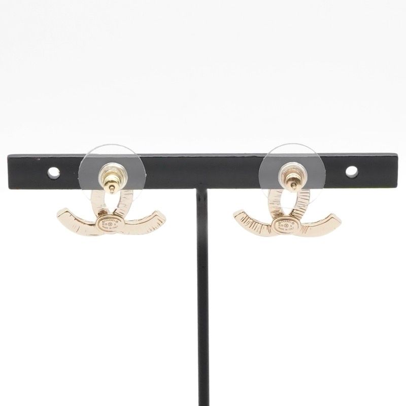 Chanel Earrings Earring Gold Here Mark