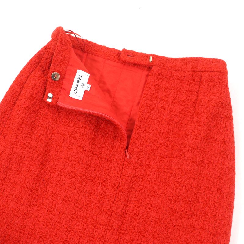 CHANEL P62367 100% Silk Lined Knee Length Tweed Skirt With Coco Mark Plate