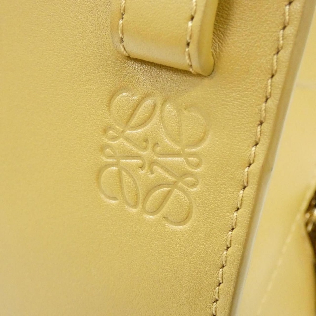 Loewe Hammock Slice Bag Sahara — view 4