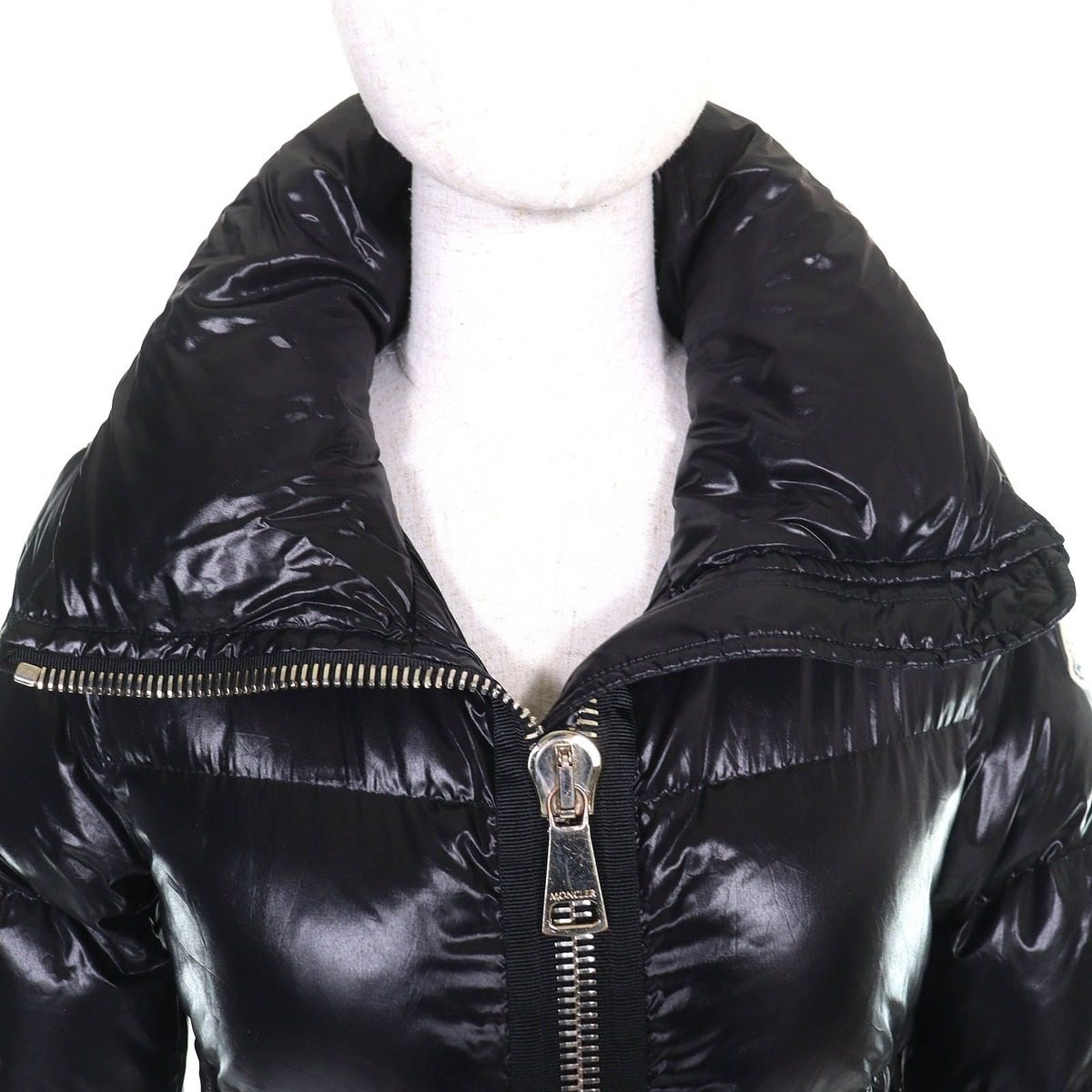 Moncler Joux Logo Patch Zip Up Jacket Black — view 4