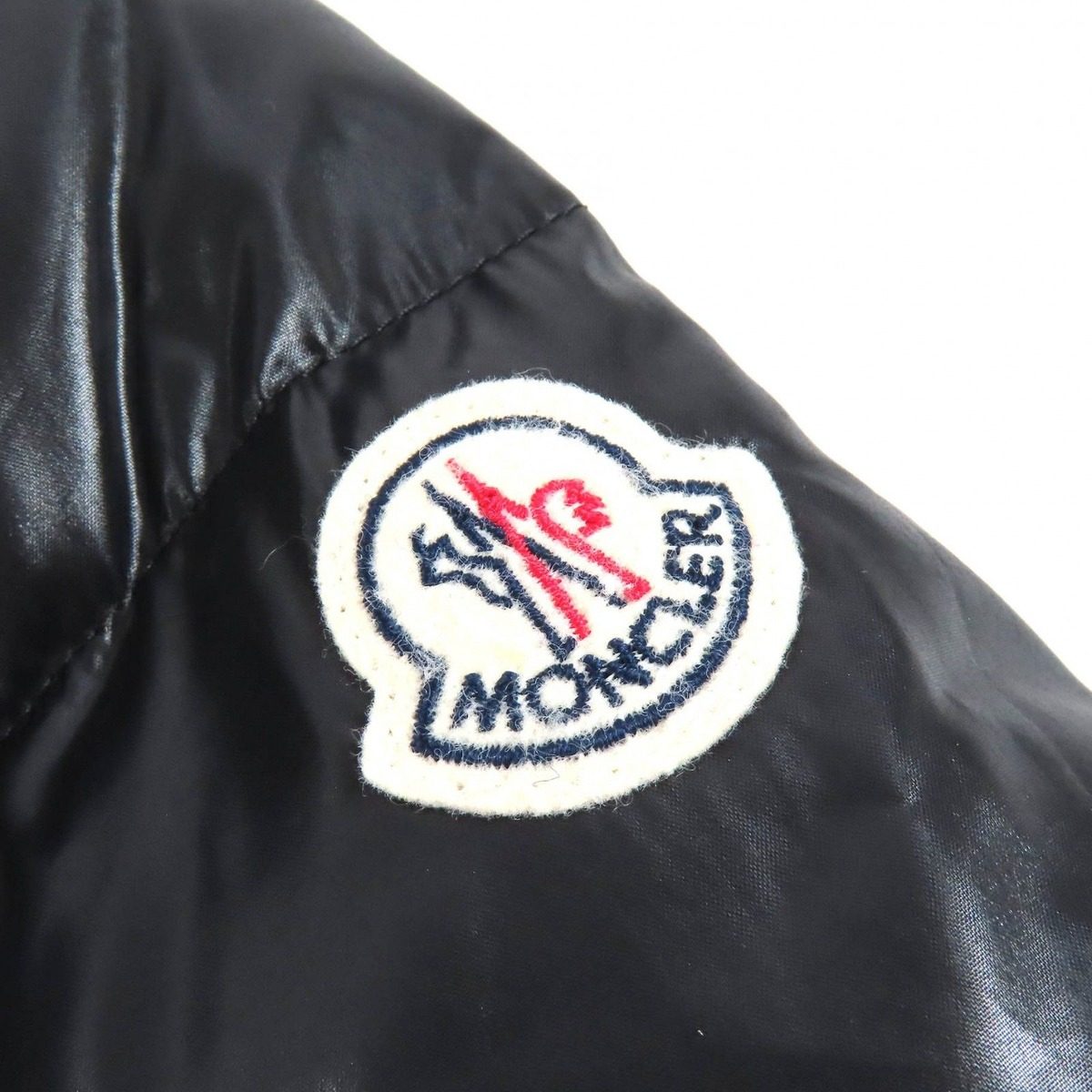 Moncler Joux Logo Patch Zip Up Jacket Black — view 6