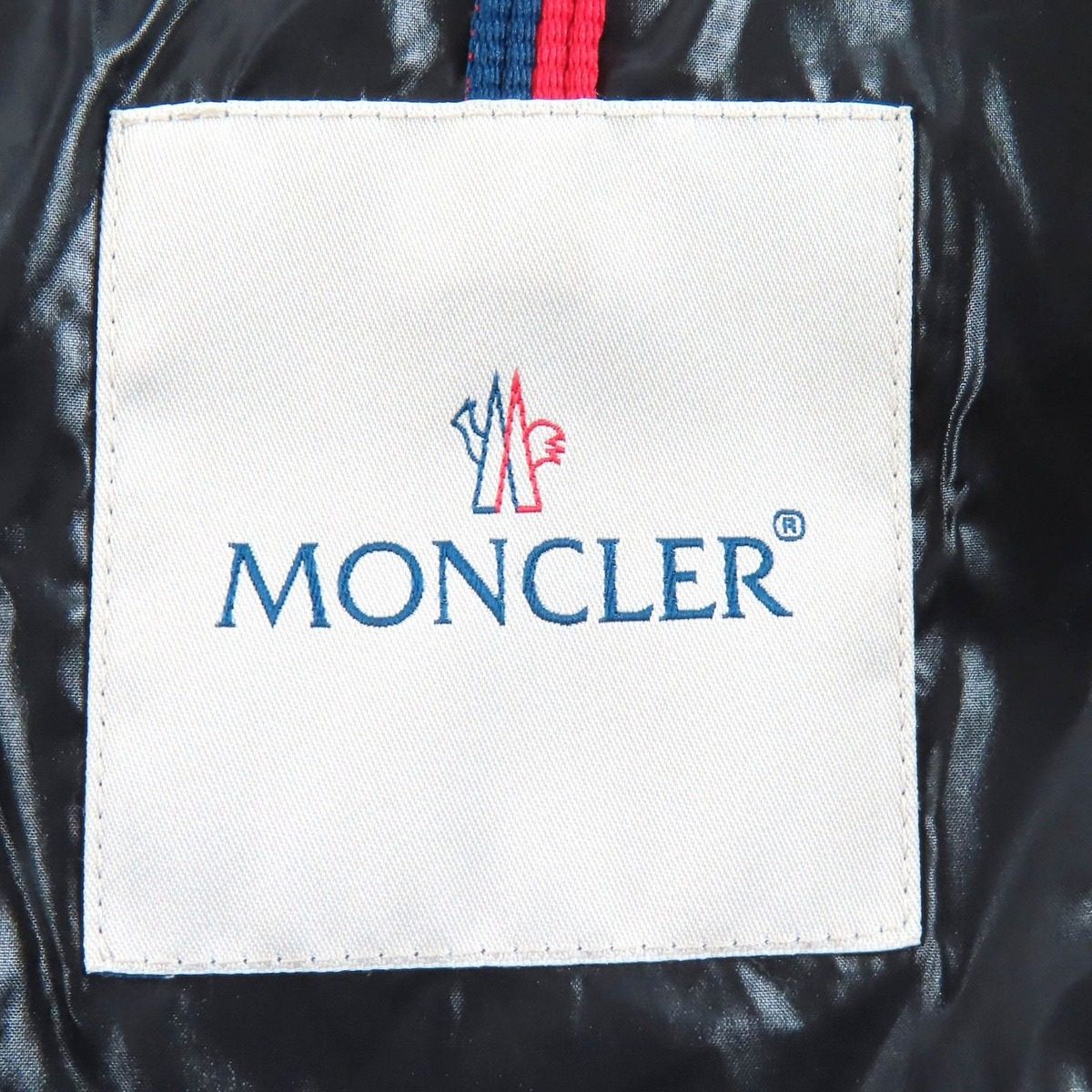 Moncler Joux Logo Patch Zip Up Jacket Black — view 8