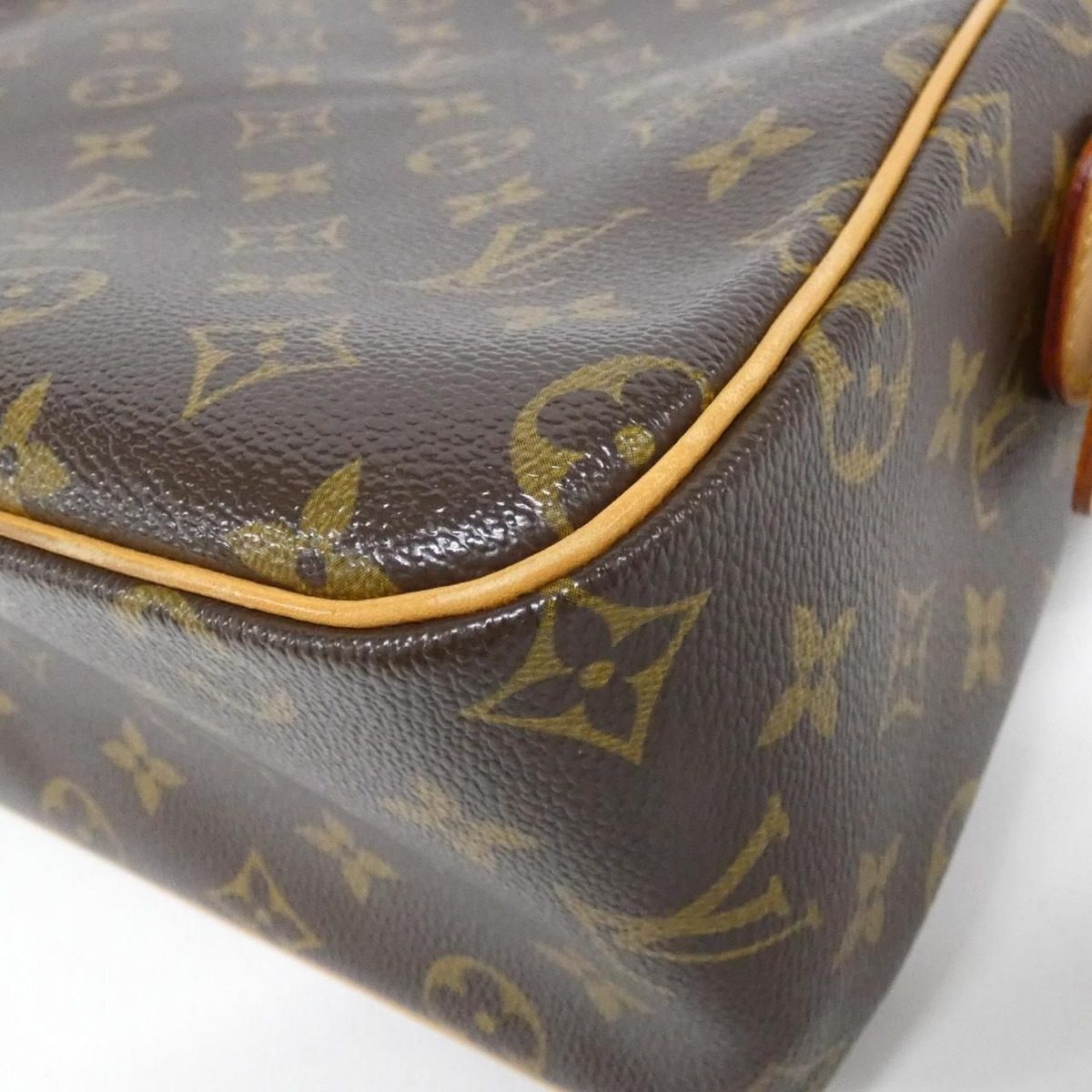 Louis Vuitton Monogram Viva-Cite GM Shoulder Bag — view 3