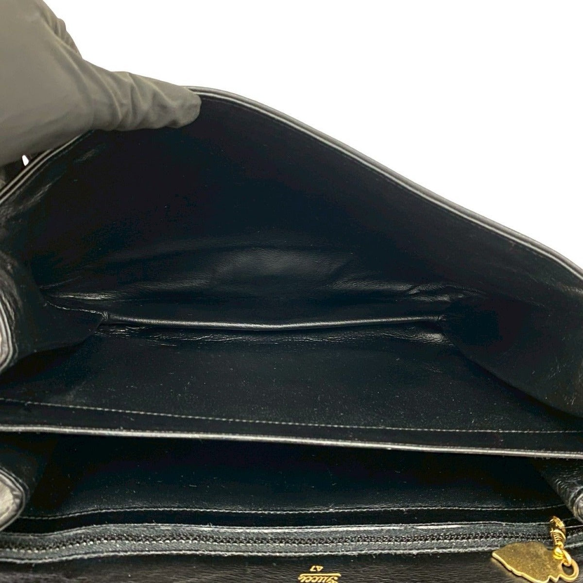 Gucci Vintage Logo Gold Leather Shoulder Bag Pochette Black — view 9