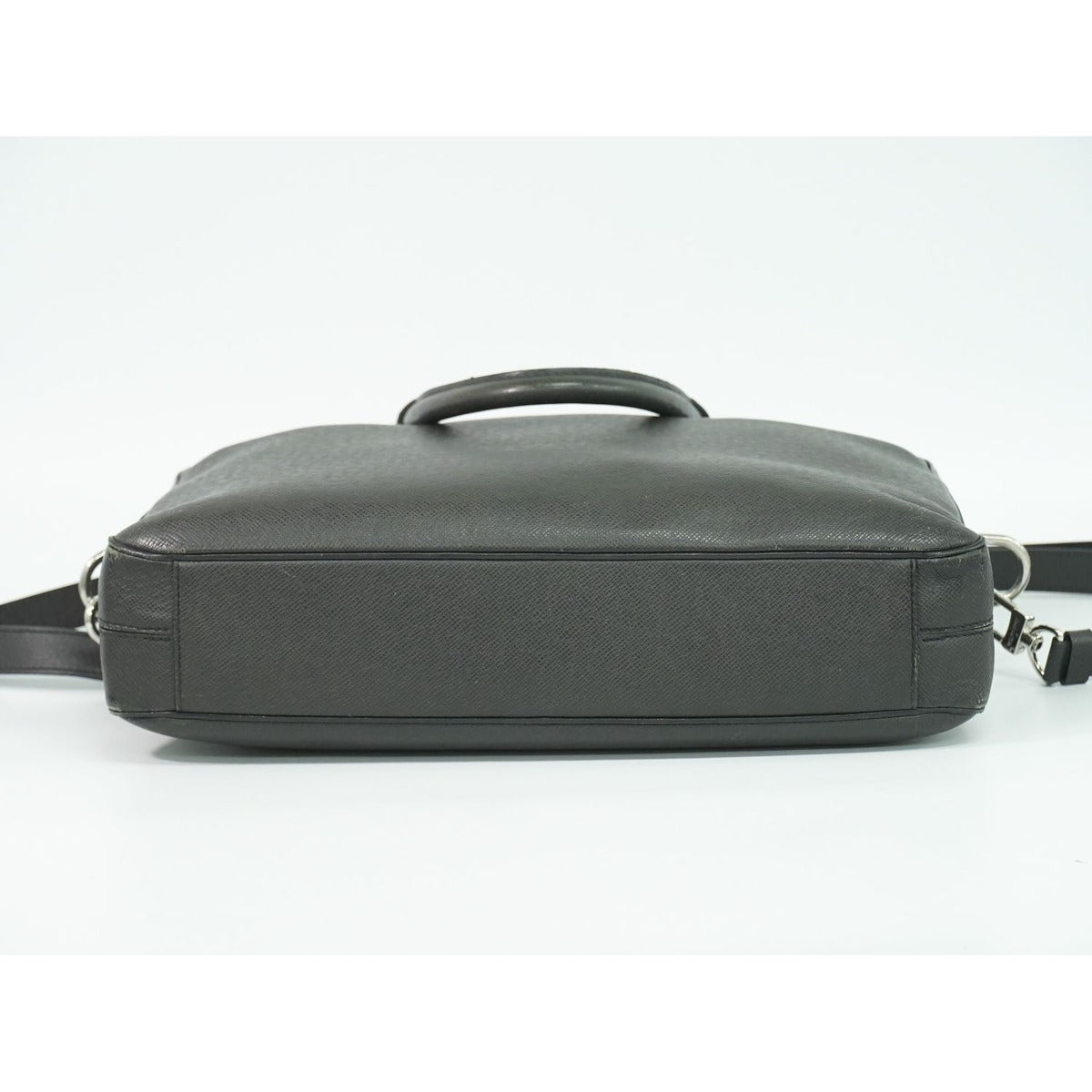 Louis Vuitton LV Porte Documents Business Taiga Leather 2-Way — view 3