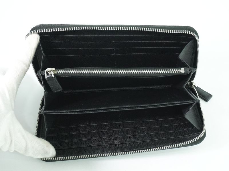 Authentic Prada Saffiano Leather Round Zipper Long Wallet Long Wallet Black