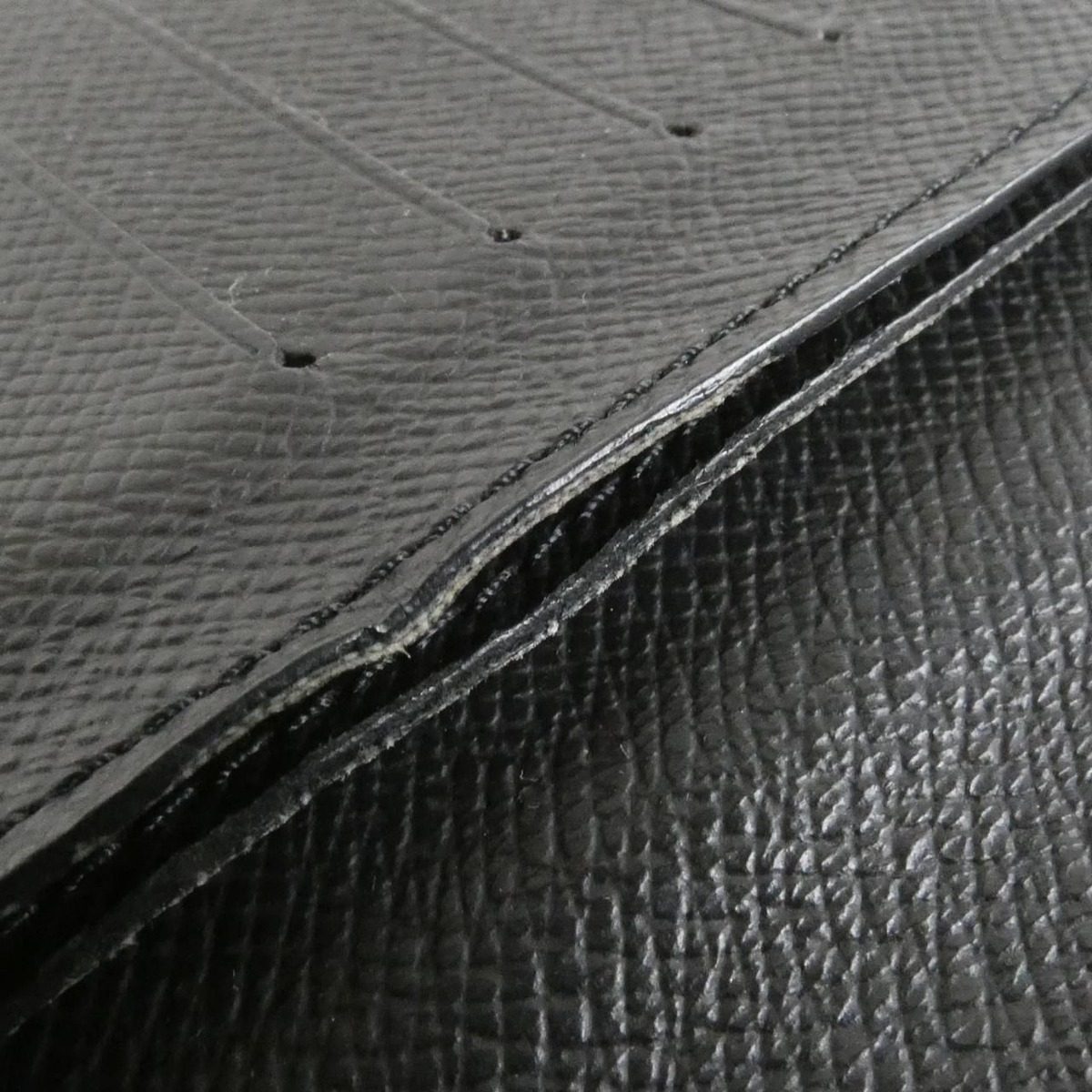 Louis Vuitton Taiga Portefeuille Ron Billfold Wallet — view 5