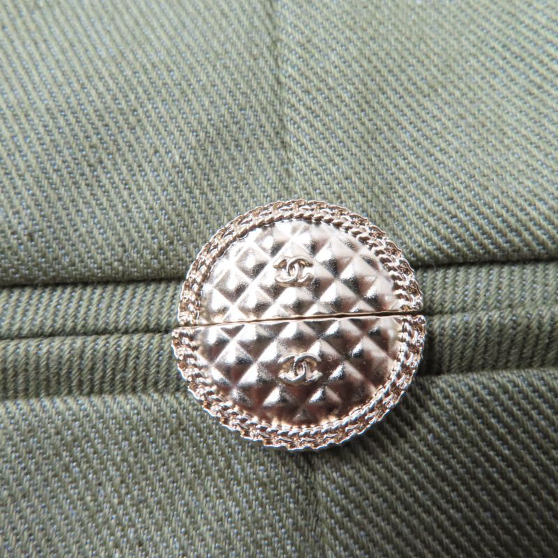 CHANEL P55496v33481 100% Cotton Coco-mark Matelasse Chain Button Shorts Khaki