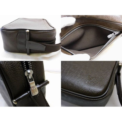Louis Vuitton Taiga Calga Strap Clutch — view 4