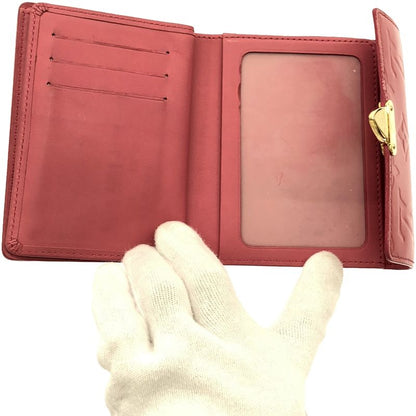 Louis Vuitton M9142f Vernis Portefeuille Koala Framboise Monogram Trifold
