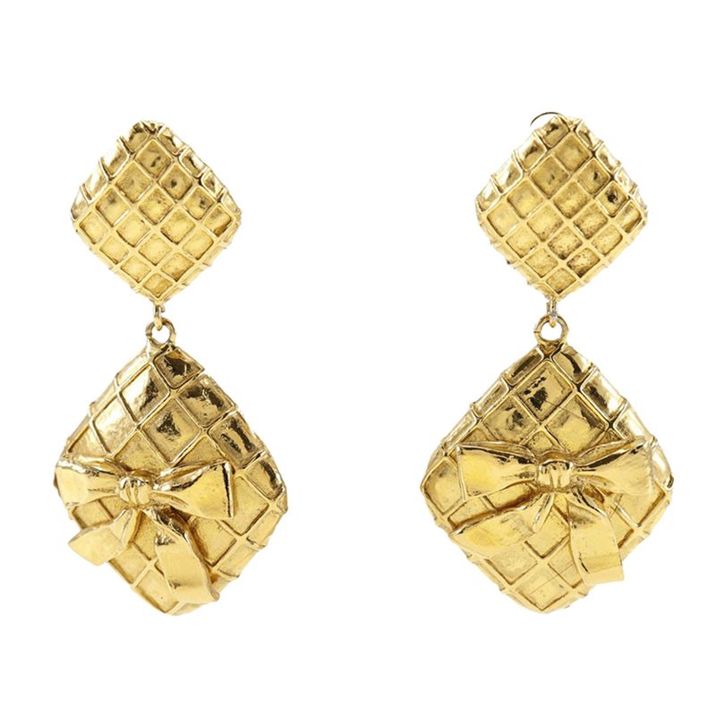 Chanel Quilted Gold Plated Ladies 43.9g Earrings
