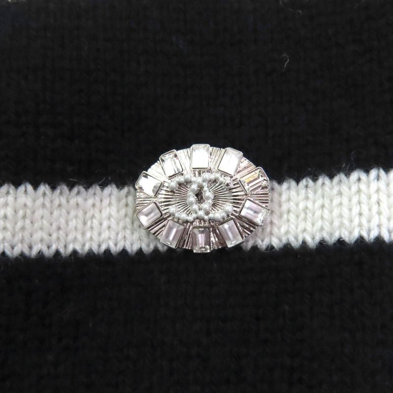 CHANEL P74115 100% Cashmere With Coco Mark Hardware Sequin Embellishment