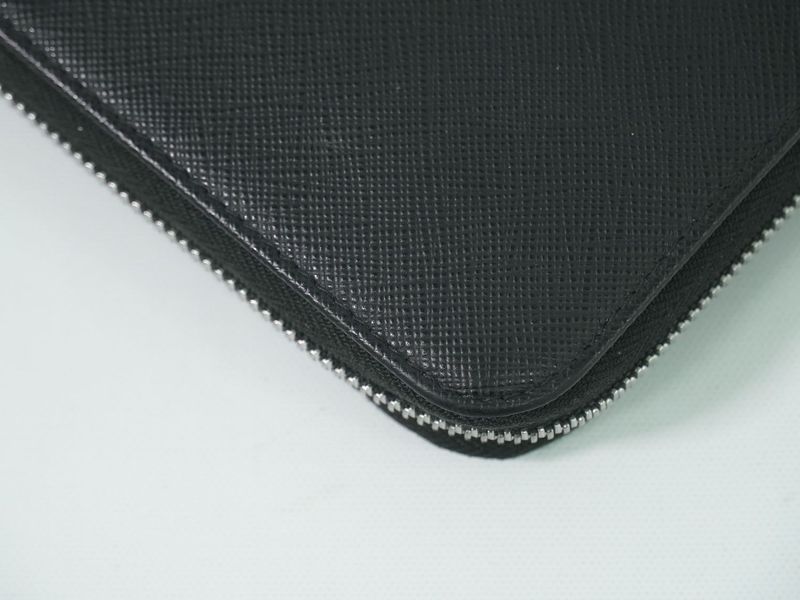 Authentic Prada Saffiano Leather Round Zipper Long Wallet Long Wallet Black