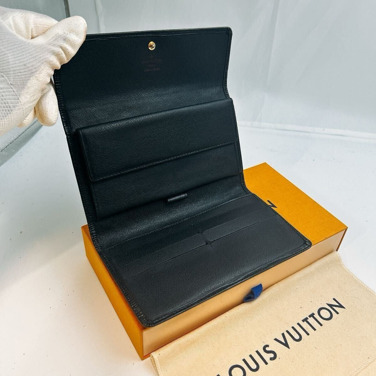 Louis Vuitton Porte Tresor International Trifold Epi Leather Wallet