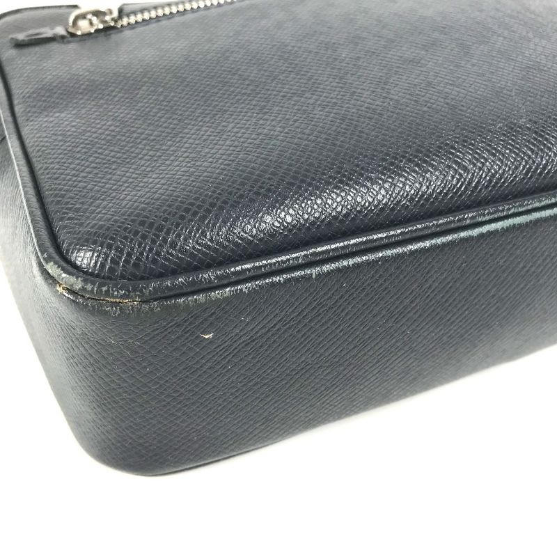 Louis Vuitton Second Bag Pochette Casai M33423 Taiga Leather Blue Marine Navy