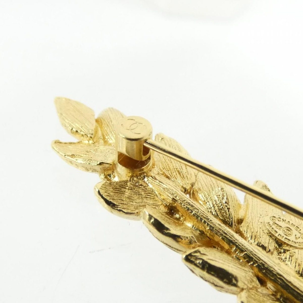 Chanel Brooch Gold — view 3