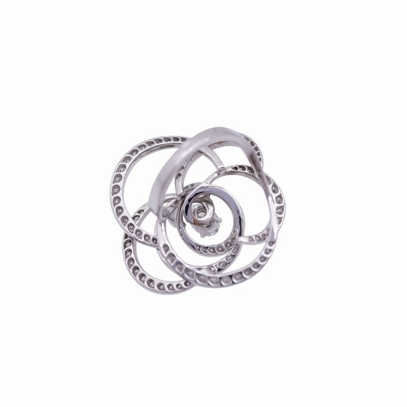 Chanel Camellia Oval Diamond 08ct / 140 Diamonds 181ct Diamond #51 18K White