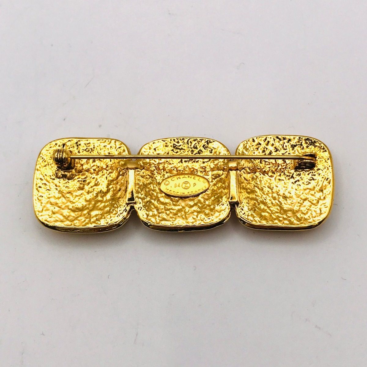 Chanel CC Logo Vintage Brooch Gold — view 3