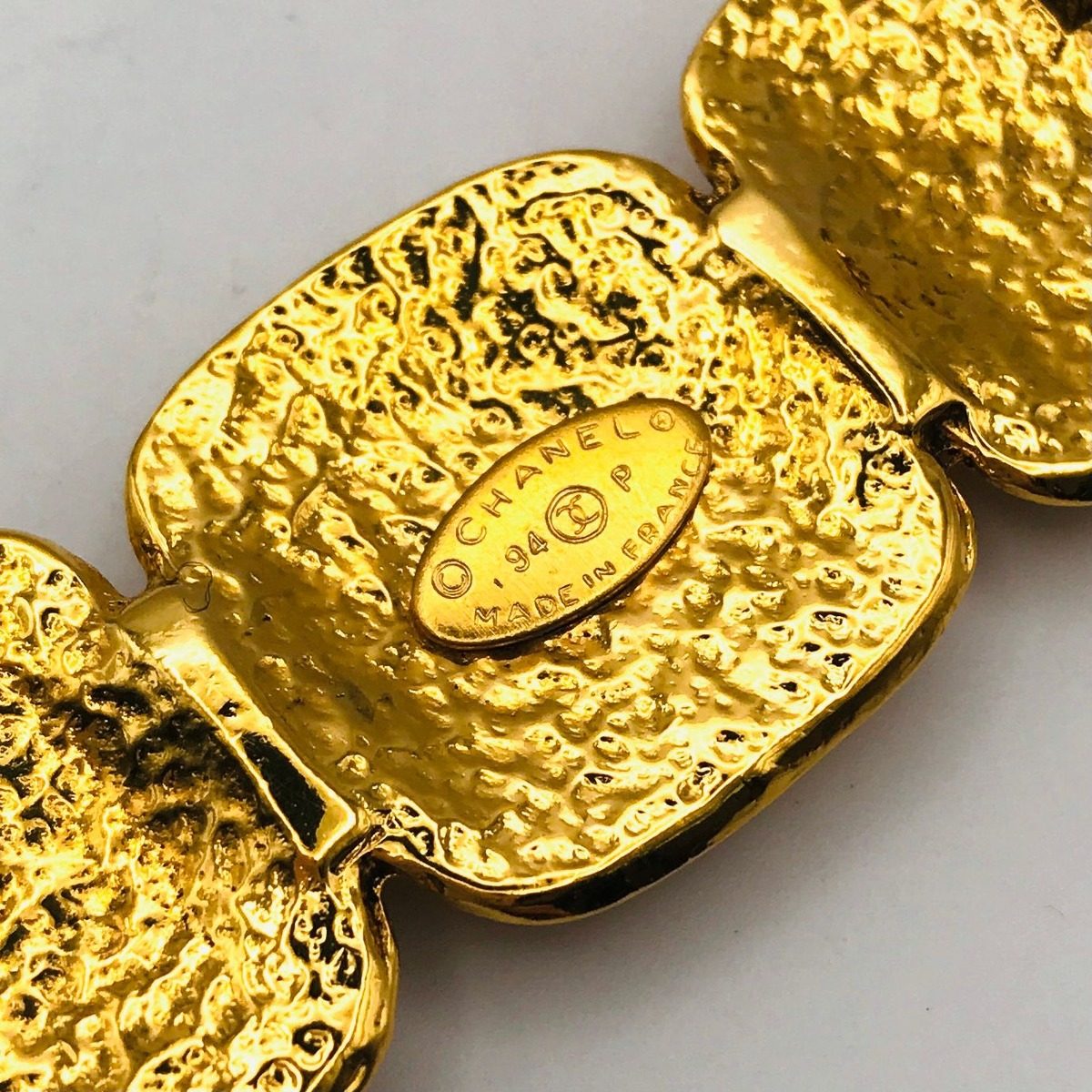 Chanel CC Logo Vintage Brooch Gold — view 5