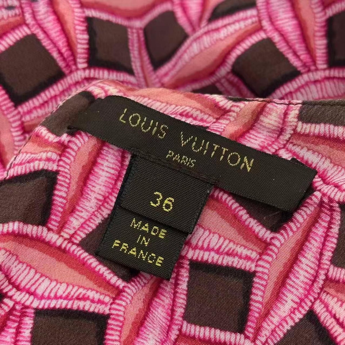 Louis Vuitton T-Shirt Short Sleeve LV Logo Silk Pink — view 5