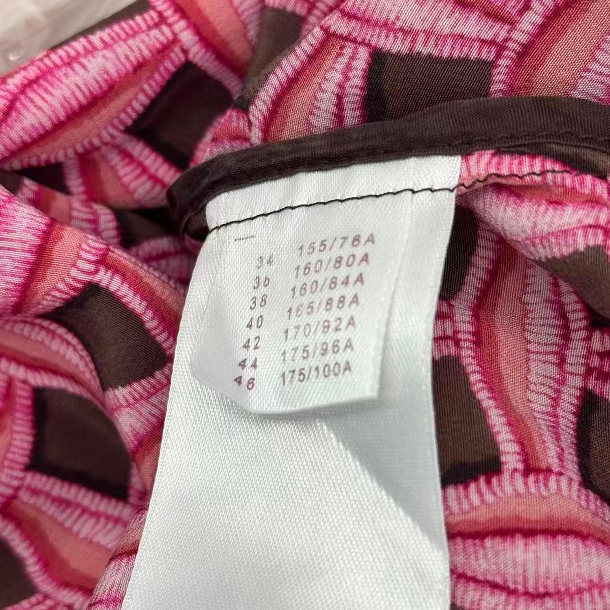 Louis Vuitton T-Shirt Short Sleeve LV Logo Silk Pink — view 8