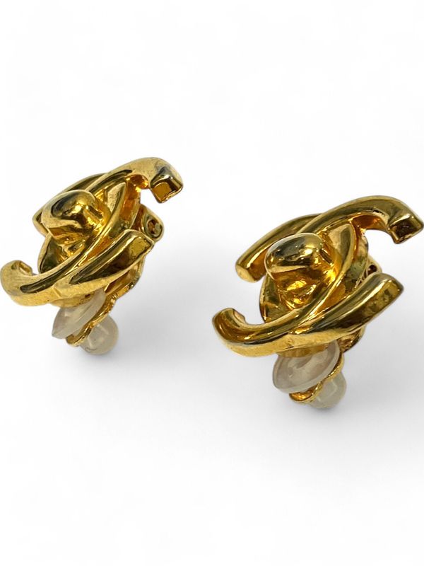 Chanel 21114899023030 96P Turnlock Coco Mark Earrings Ladies Gold -