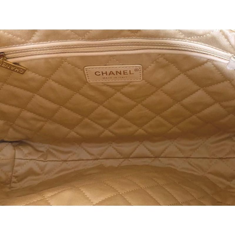 Chanel 22 Tote Small Handbag As3260 Matelasse Coco Mark Plate Yellow Gold