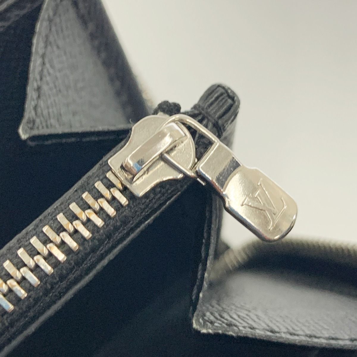 Louis Vuitton Epi Zippy Wallet Round Zipper Long Wallet M61857 Black
