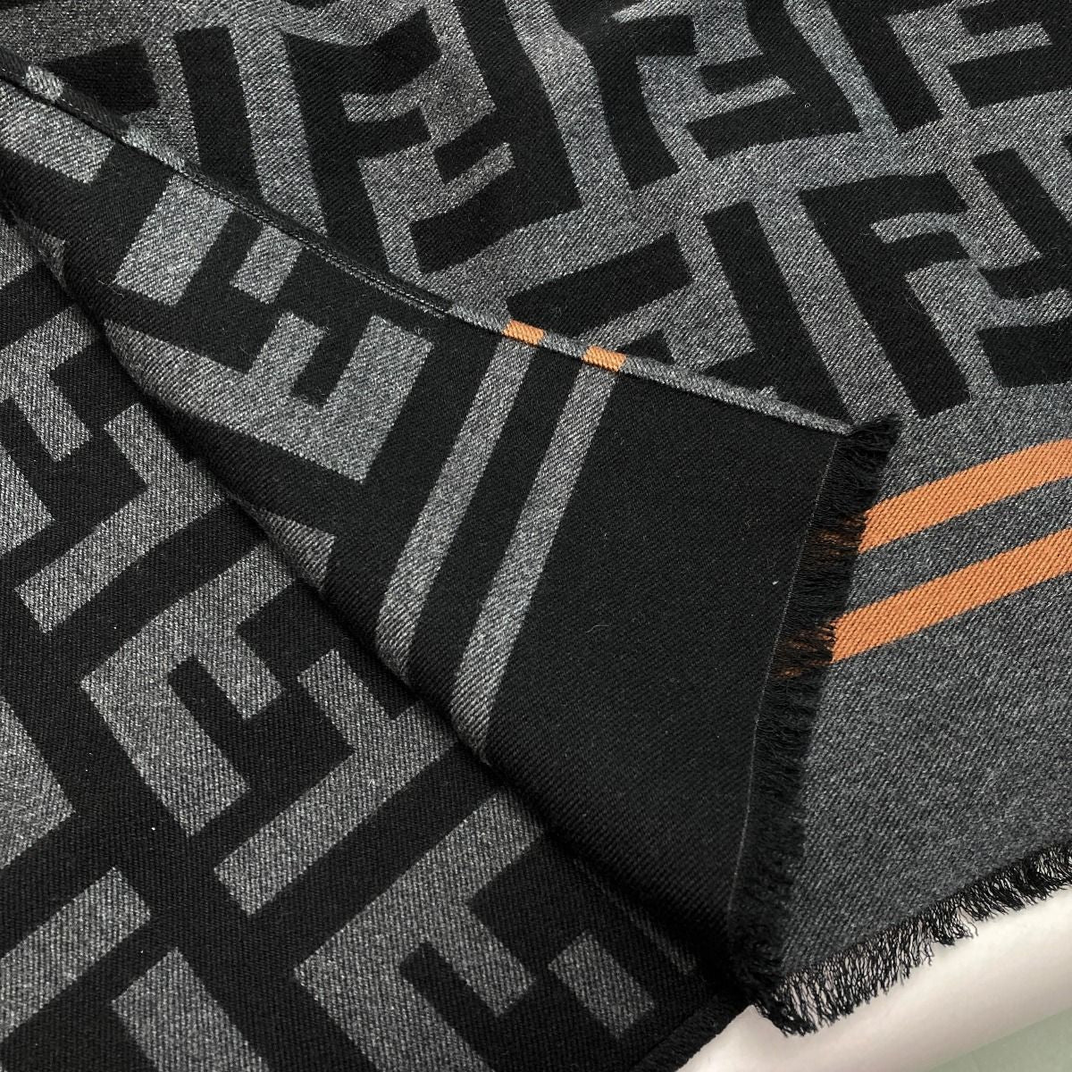 Fendi Zucca Pattern Poncho Tu Size Fxx636 A3q1 Black X Gray Stole Wool/silk