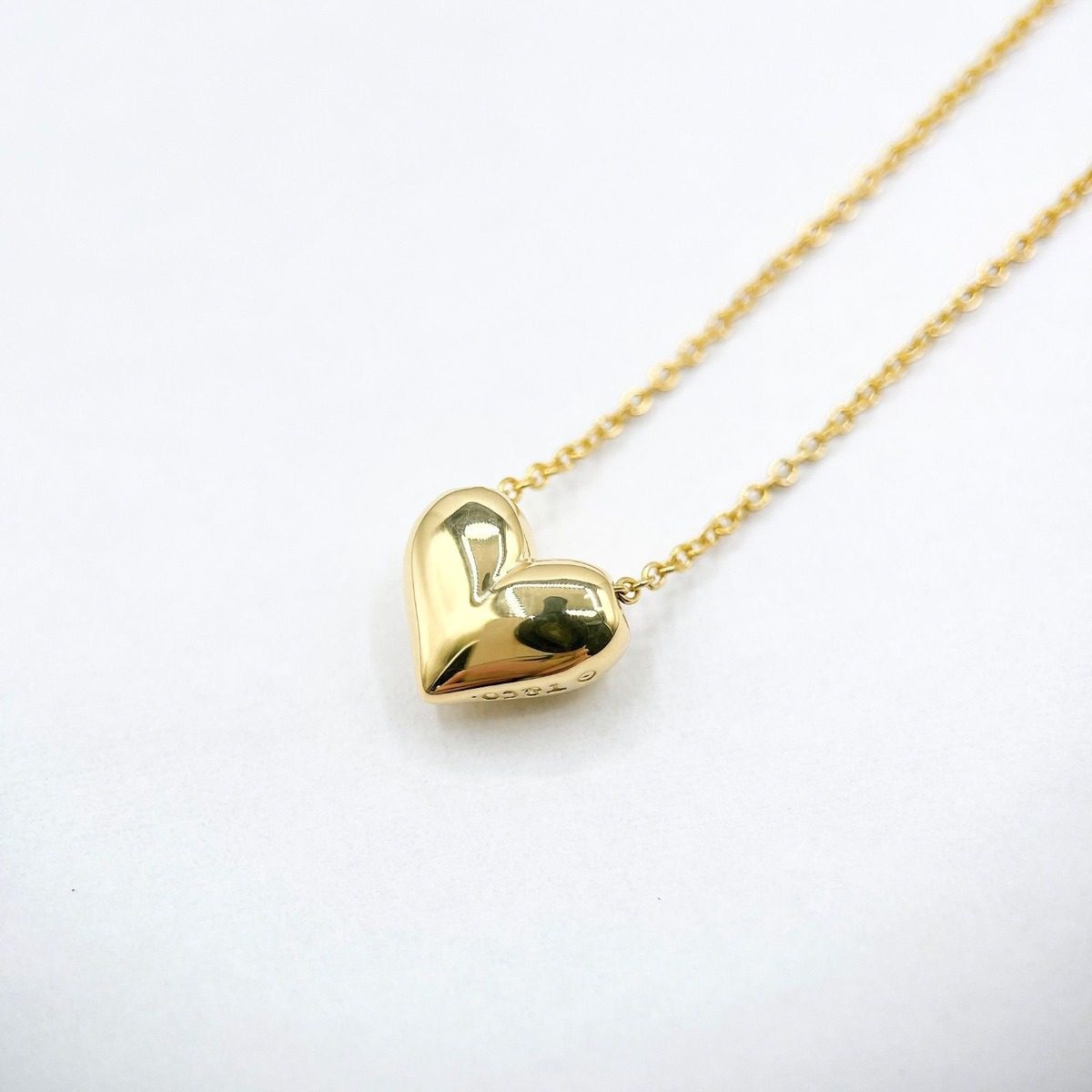 Tiffany & Co Pinched Heart Yellow Gold Necklace 41 cm — view 2