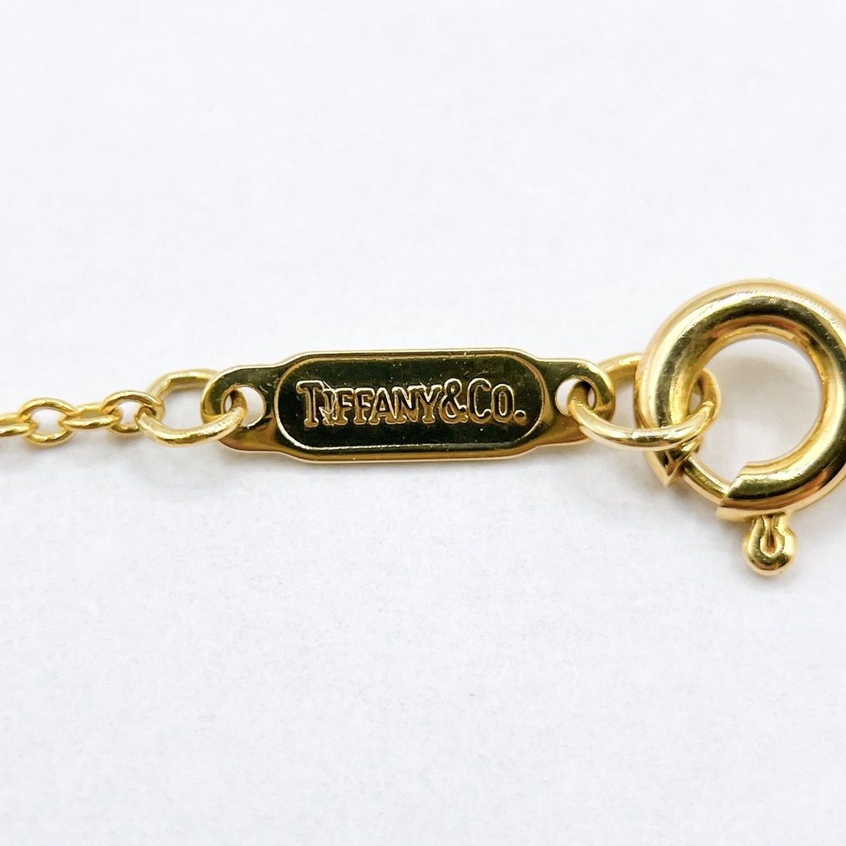 Tiffany & Co Pinched Heart Yellow Gold Necklace 41 cm — view 5