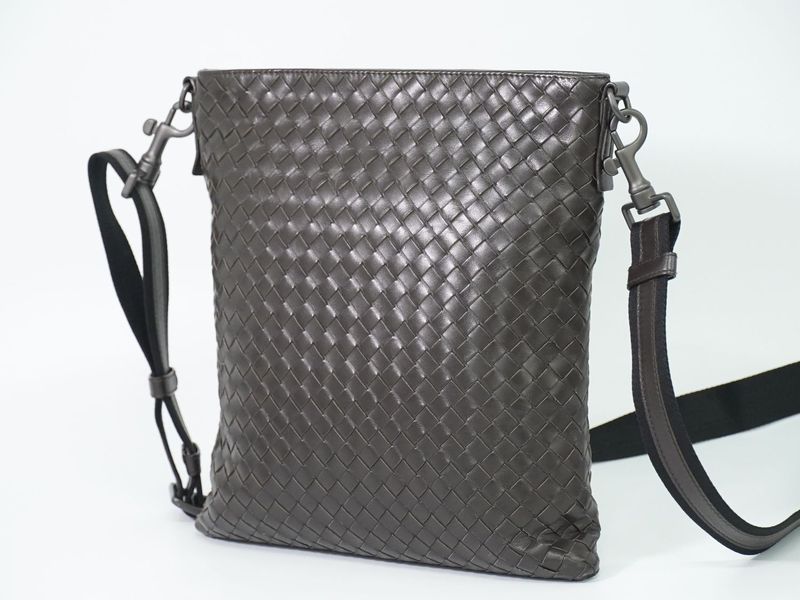 Authentic Bottega Veneta Intrecciato Shoulder Bag Pochette Leather Brown