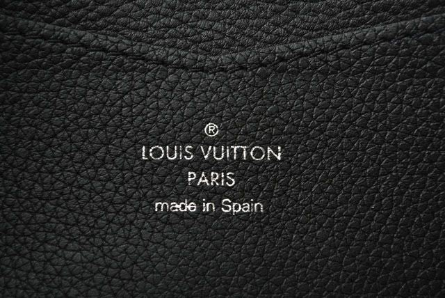 Louis Vuitton Lock Me Long Wallet M62622 LV Leather Zippy