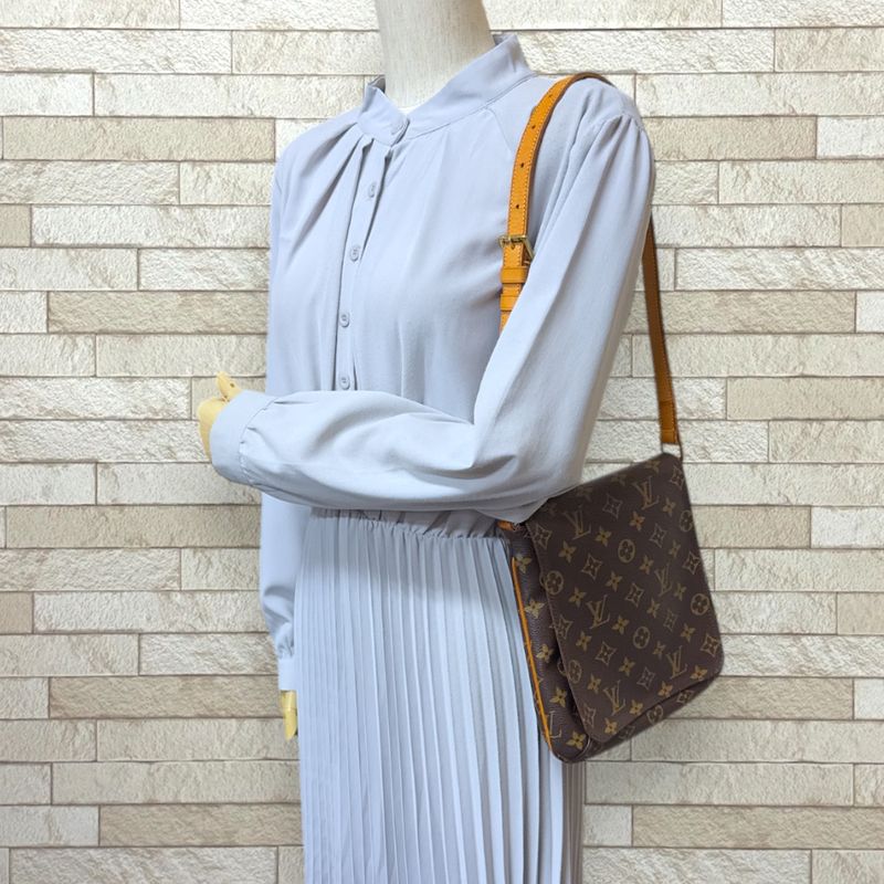 Louis Vuitton Musette Salsa Short Monogram Shoulder Bag Monogram Canvas M51258