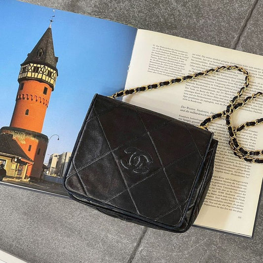 Chanel 0893487 1989's Lambskin Matelasse Chain Shoulder Bag Women Black