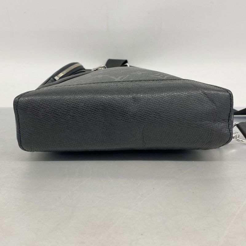 Louis Vuitton Body Bag Taiga Lama Duos Ring Bag M30936 Black Men's