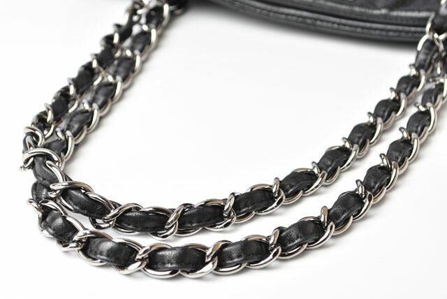 Chanel Tote Bag Chanel Chain Bag Vintage Patent Leather Quilted Stitching Black